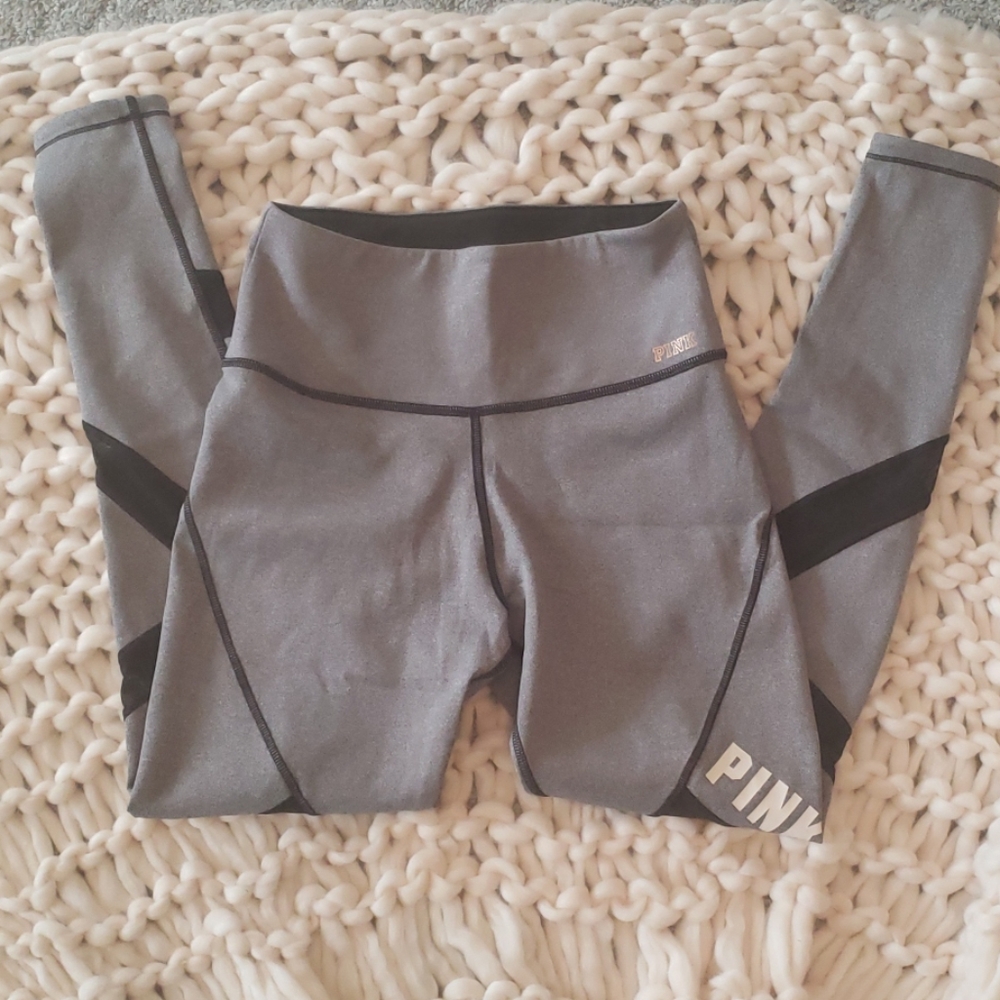 Reversible leggings with mesh detail